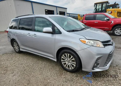 2018 Toyota Sienna Xle z USA, uszkodzony, nr VIN 5TDYZ3DC8JS917507